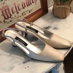 Gorgeous Pearl Stuart Weitzman Iridescent Slingbacks 8.5AA
